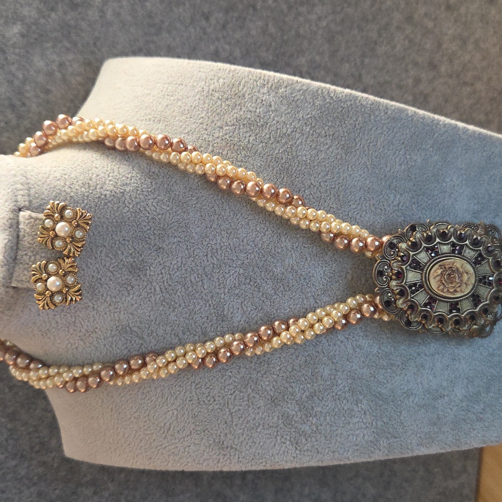 Vintage Champagne and Cream Colored Necklace Set w/ Removable Brooch